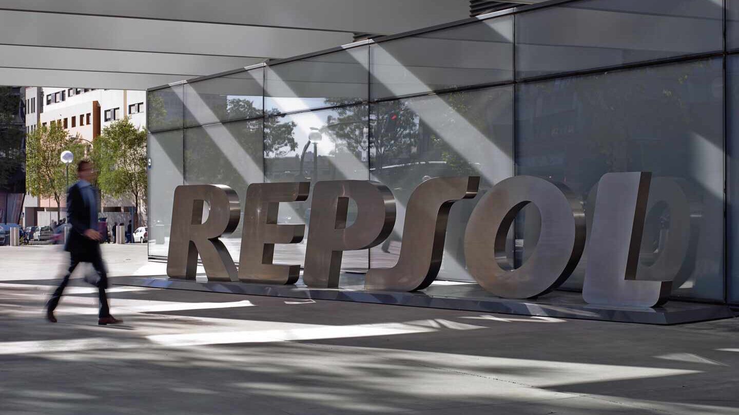 Repsol crea una filial de renovables para gestionar su crecimiento en energías 'verdes'.