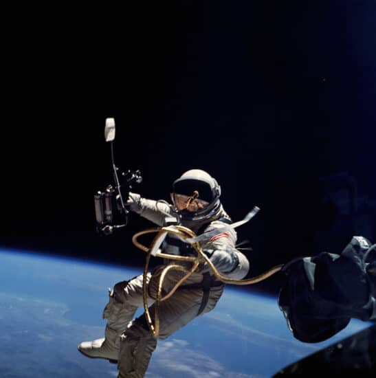 Primer paseo de un estadounidense por el espacio