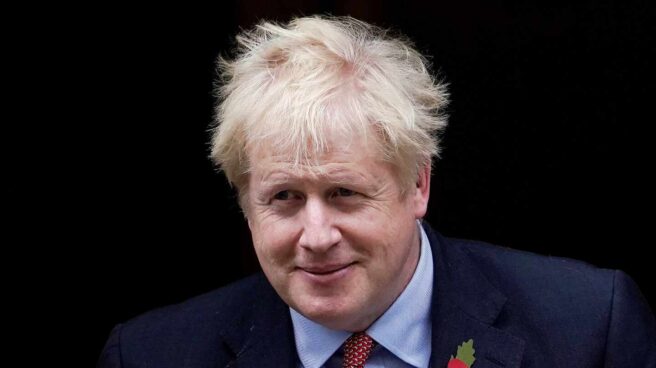 Boris Johnson en Downing Street este martes.