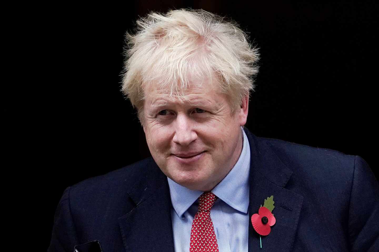 Boris Johnson en Downing Street este martes.