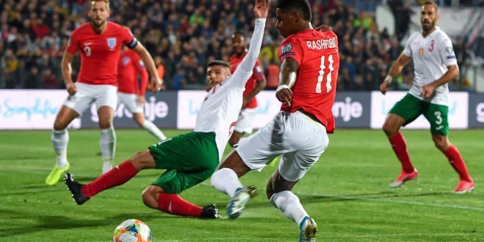 La UEFA multa a Bulgaria con un partido a puerta cerrada y 85.000 € por cánticos racistas