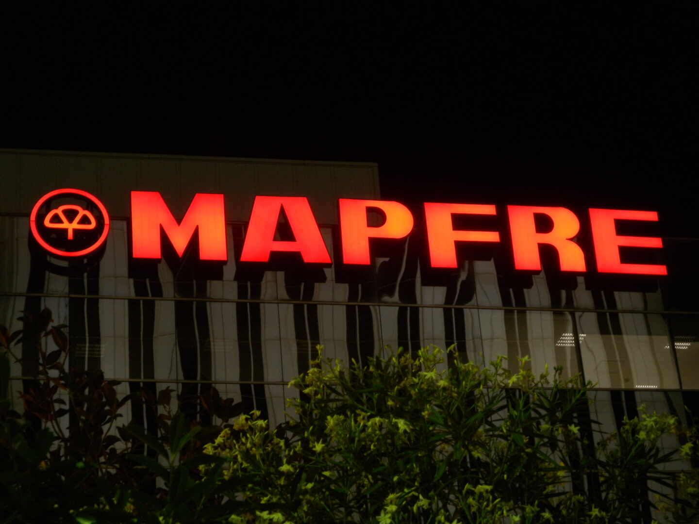 Mapfre advierte del impacto de la parálisis política y rebaja su previsión para España.