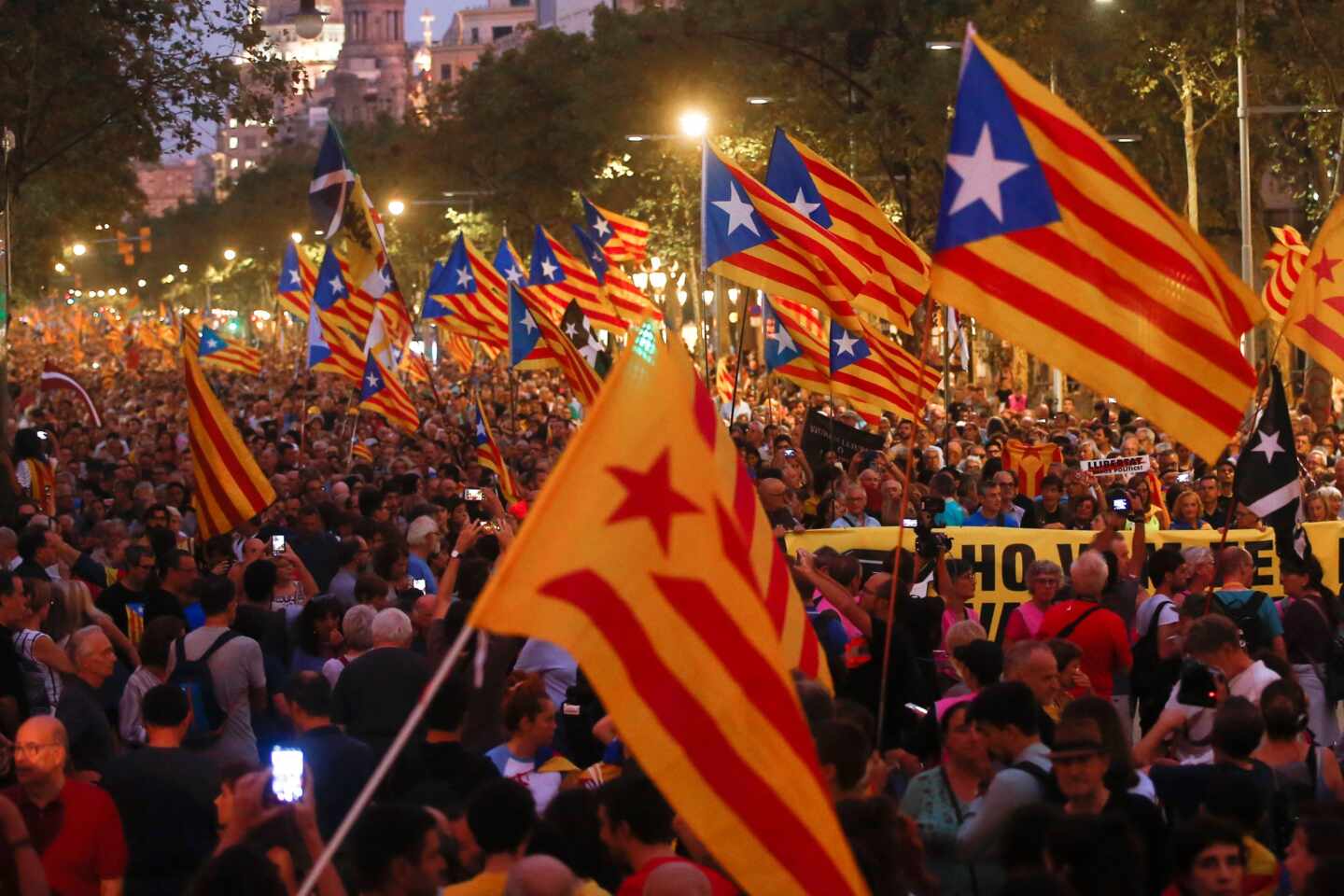 Dos de cada tres catalanes creen que el procés ha perjudicado la economía y la imagen de Cataluña