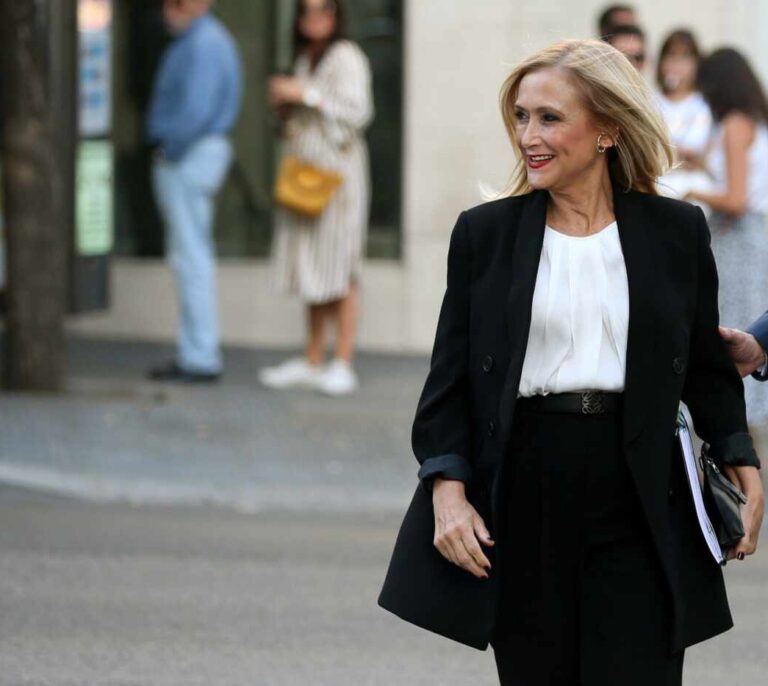 Cifuentes, de candidata a suceder a Rajoy a tertuliana estrella de televisión