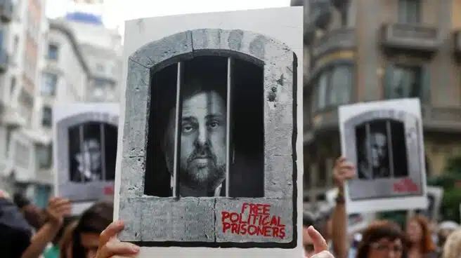 Cortes en cinco carreteras catalanas y una marcha lenta en Girona tras la sentencia