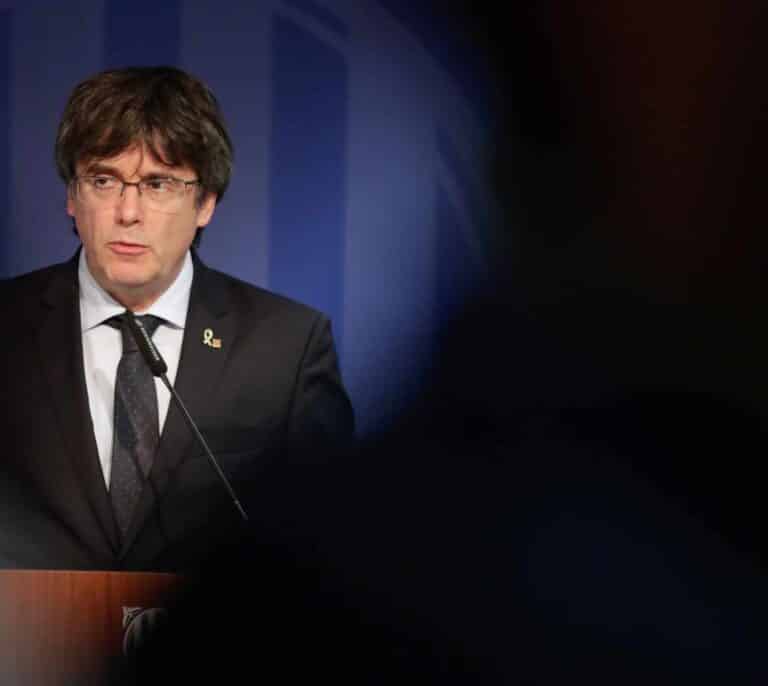 Puigdemont renuncia a liderar la candidatura de JxCat a la Generalitat
