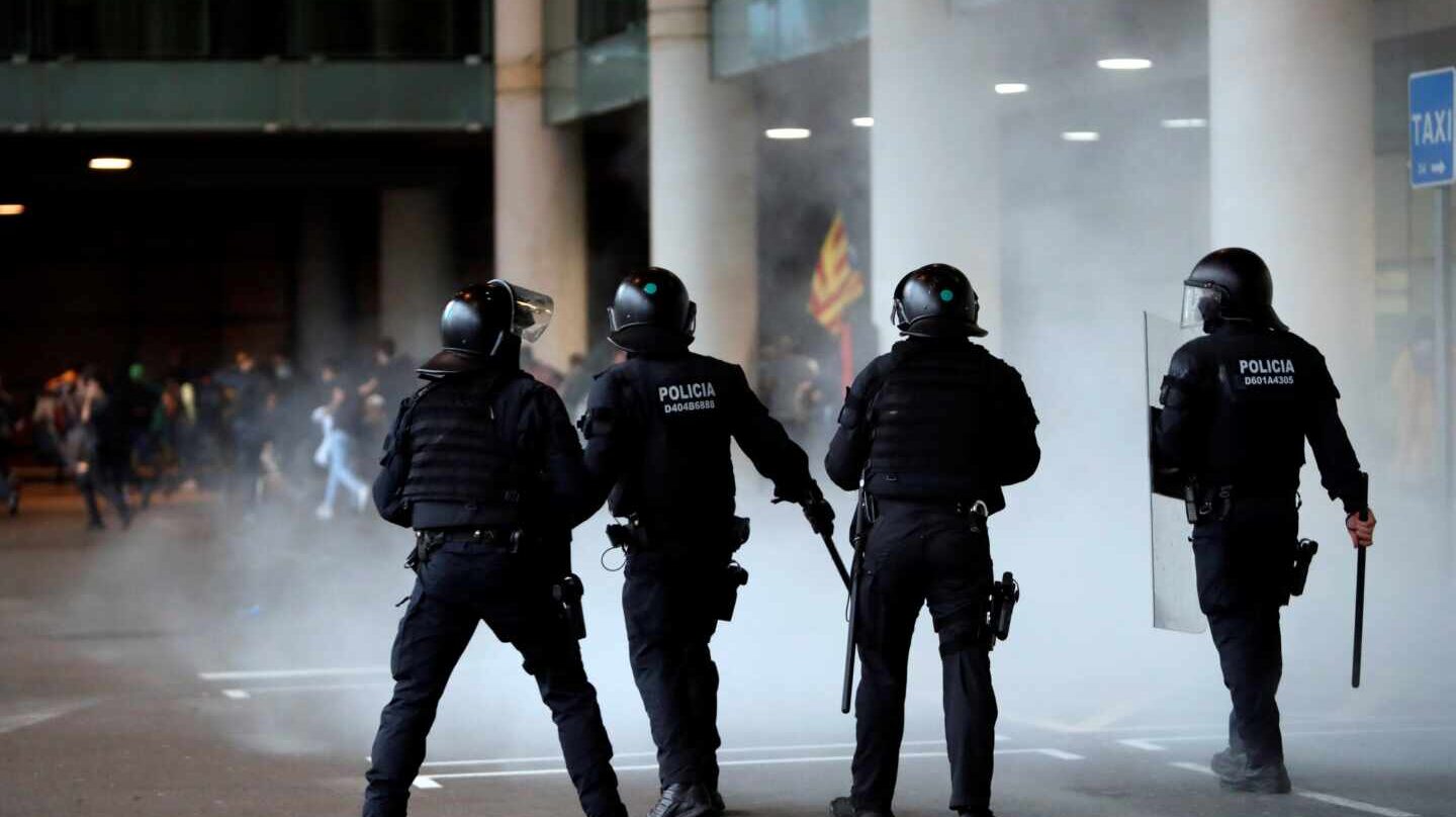 Activistas independentistas intentan paralizar el Aeropuerto de El Prat