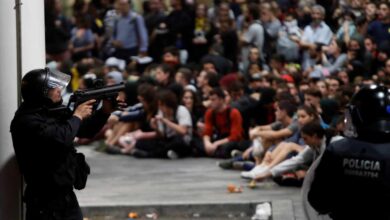 Un manifestante pierde un ojo y otro un testículo en las cargas policiales de El Prat