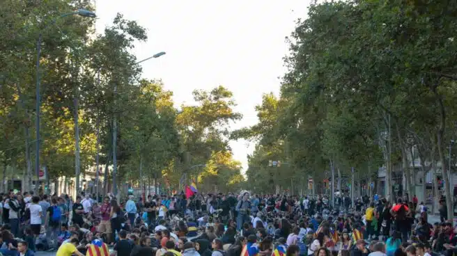 Independentistas comienzan a cortar calles en Barcelona en una nueva jornada de protestas