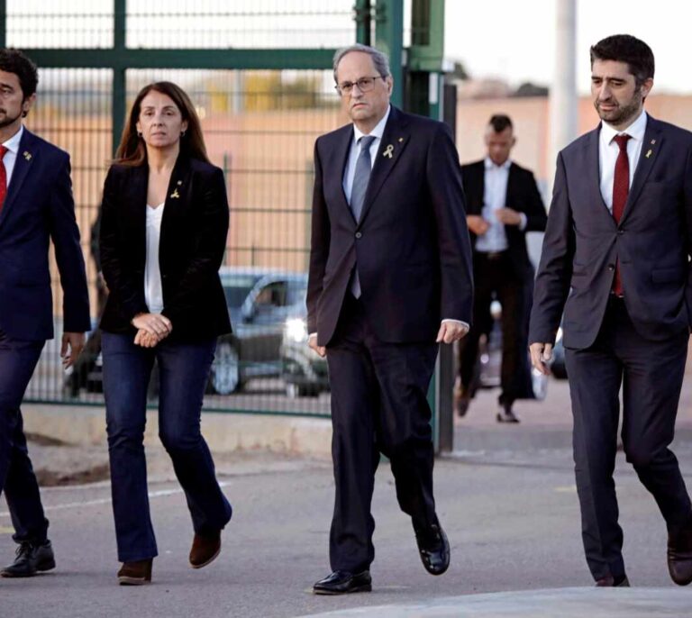 Torra abandona la reunión con su consejero de seguridad para sumarse a una  marcha de la ANC