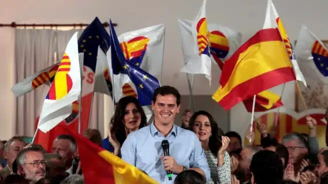 Escoltan a Rivera a la salida de un acto en Barcelona por un intento de escrache
