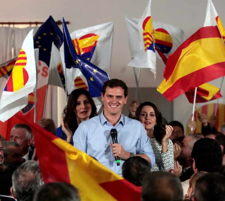 Escoltan a Rivera a la salida de un acto en Barcelona por un intento de escrache