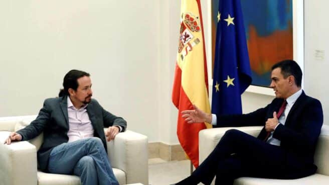 Sánchez recibe a Iglesias para hablar de la situación en Cataluña.