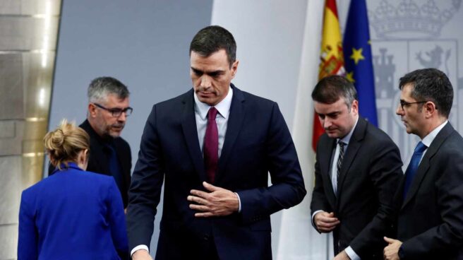 Pedro Sánchez tras una rueda de prensa en Moncloa.