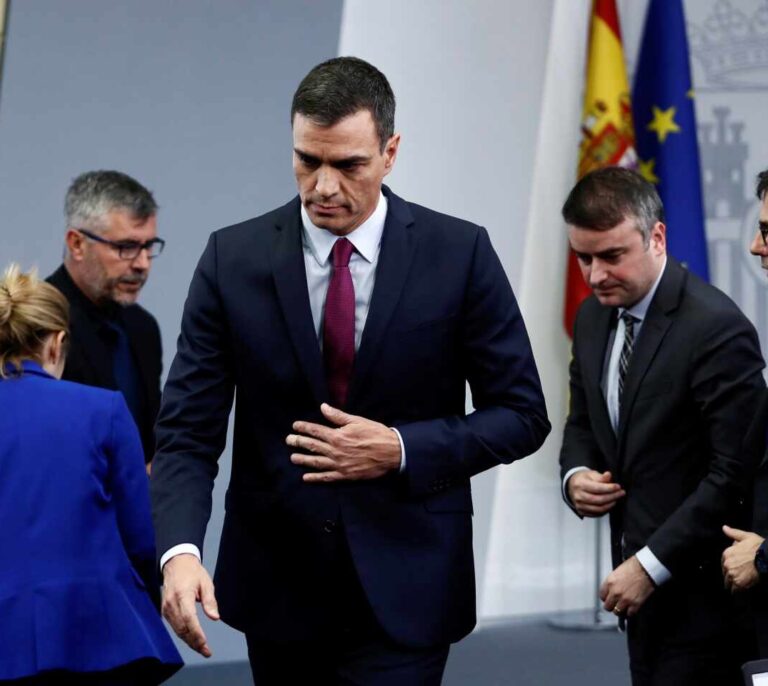 Estupor en el Gobierno y el PSOE por las rectificaciones de Moncloa sobre Cataluña