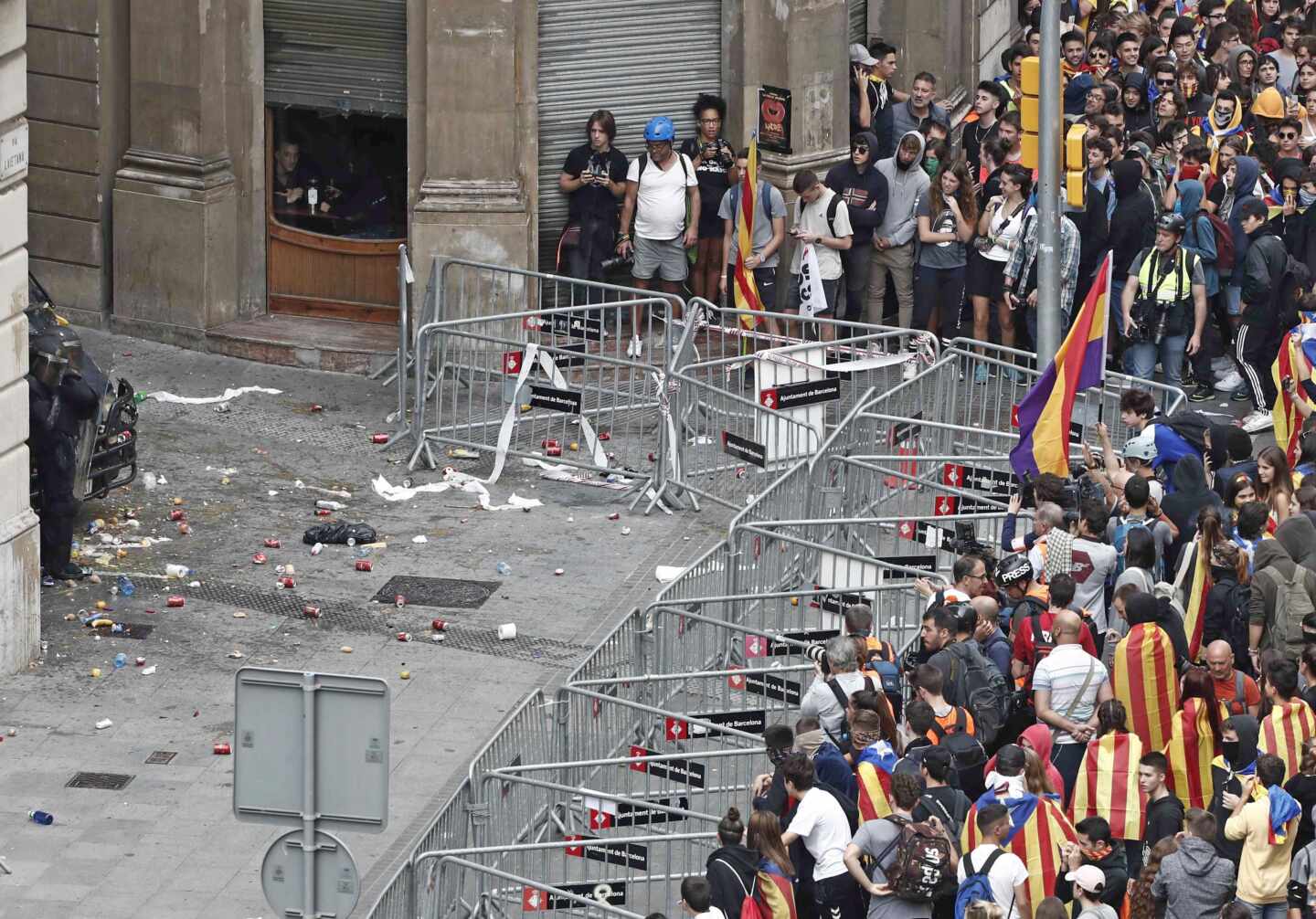 Protestas ante la Jefatura de Policía en Barcelona tras conocerse la sentencia del 'procés'.