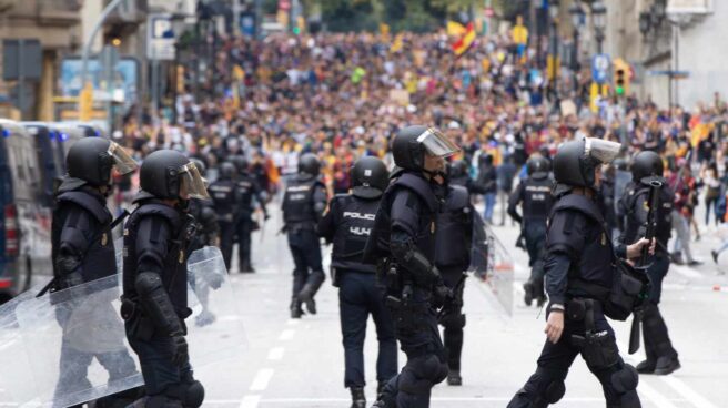 Antidisturbios de la Policía Nacional, en las inmediaciones de la Jefatura Superior en Barcelona el pasado mes de octubre.