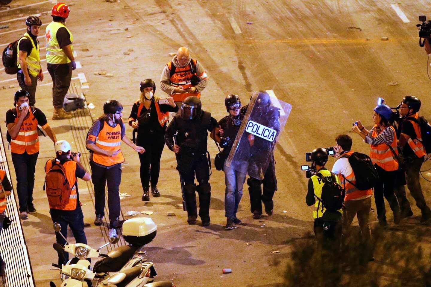En libertad el fotógrafo de El País detenido durante los disturbios en Barcelona