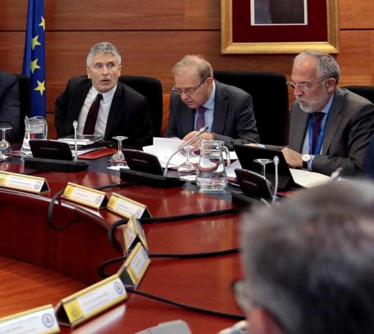 Marlaska "rinde tributo" a la Policía y dice que en Cataluña "solo hay un problema de orden público"