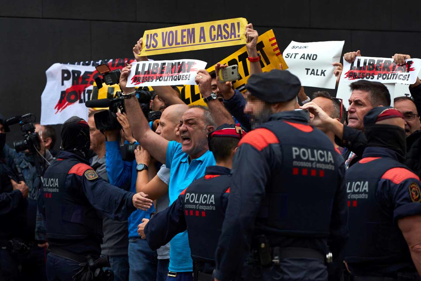 El Govern acusa a Sánchez de poner en "riesgo" al hospital donde se le abucheó durante su visita