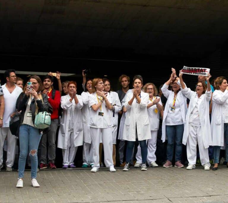 Escrache en el hospital Sant Pau a Pedro Sánchez: "¡Desgraciado, cabrón!"