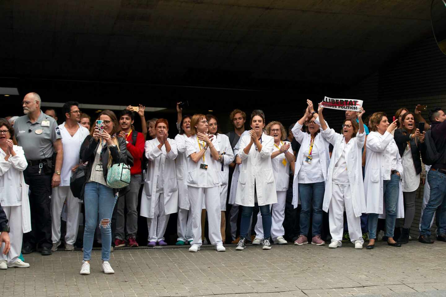 Escrache en el hospital Sant Pau a Pedro Sánchez: "¡Desgraciado, cabrón!"