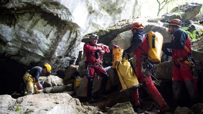 Imagen del equipo de rescate formado para buscar a los cuatro espeleólogos