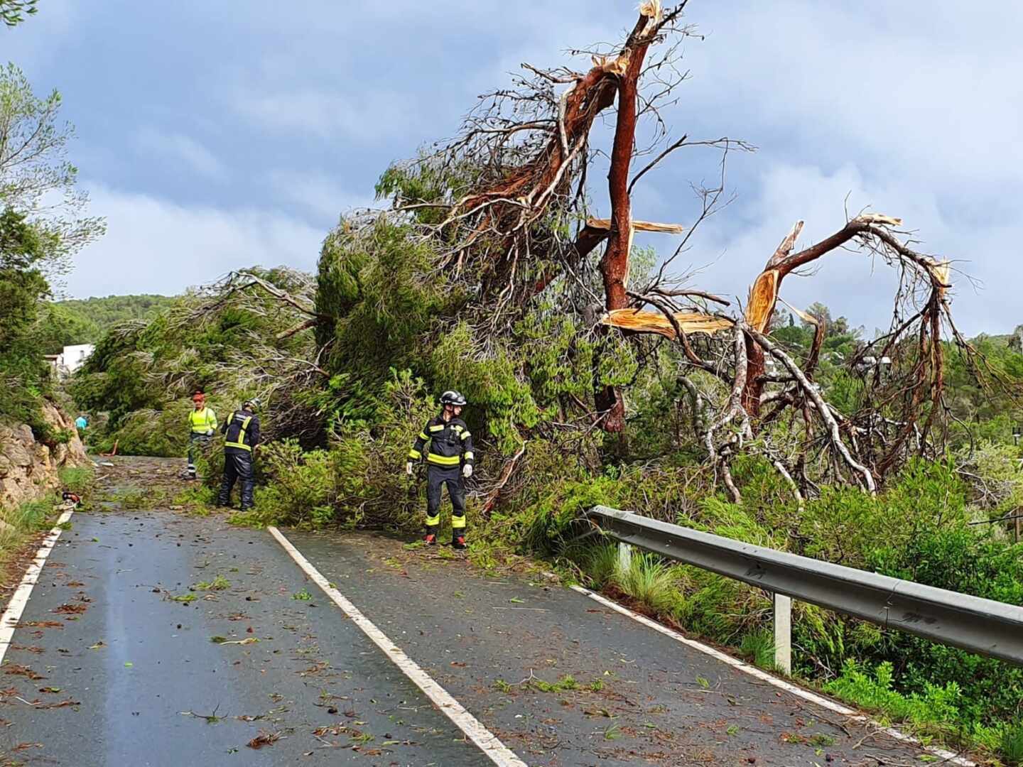 Riesgo de desbordamientos y cortes de carreteras por las fuertes lluvias en Cataluña