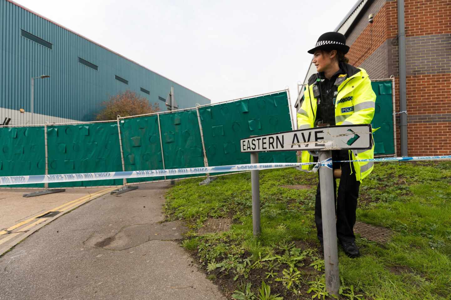 Descubren 39 cadáveres en un contenedor de mercancías en Reino Unido