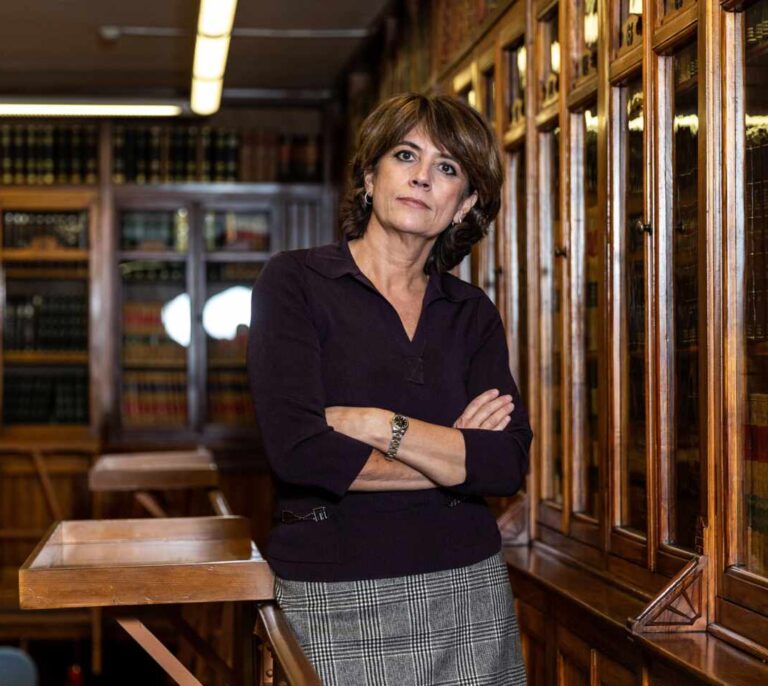 Delgado anuncia un plan estratégico para abrir fosas de víctimas del franquismo