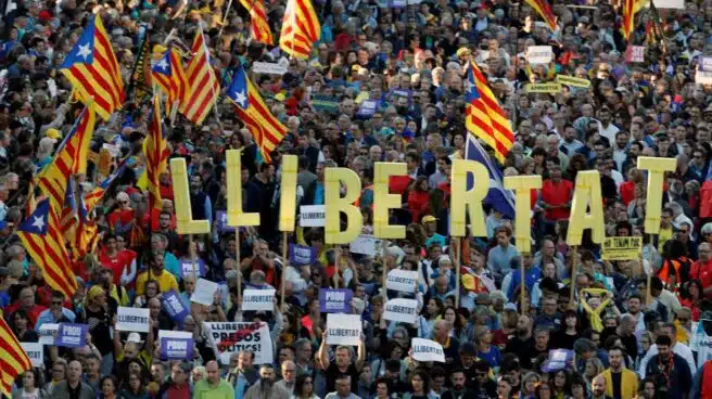 Torra amenaza desde la calle: "Iremos tan lejos como el pueblo de Cataluña quiera"