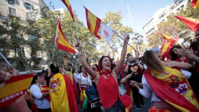 Multitudinaria manifestación en Barcelona para decir "basta" a la violencia independentista