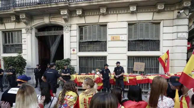 El Ayuntamiento de Barcelona pide a la Policía que abandone la Via Laietana