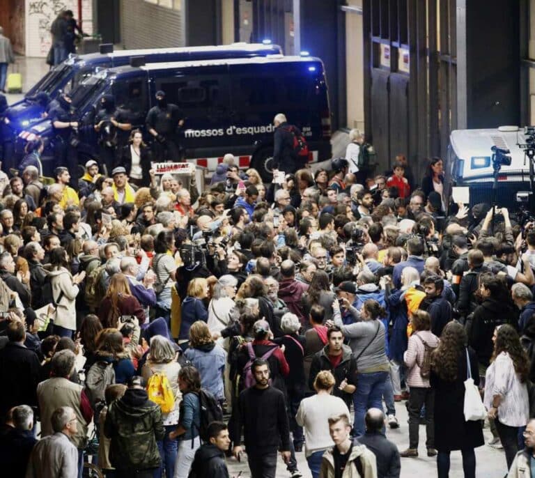 Tensión con los CDR al no dejar pasar a los pasajeros a la estación de Sants