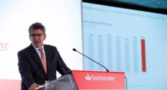Santander terminará 2020 en pérdidas y actualizará su plan de reducción de costes