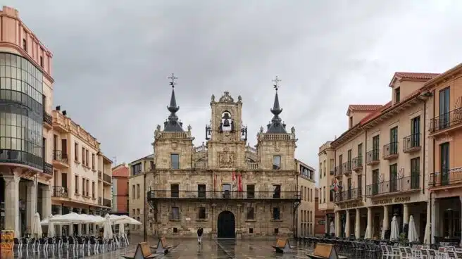 Ferrero Rocher hace brillar Astorga (León) como mejor pueblo anfitrión de España