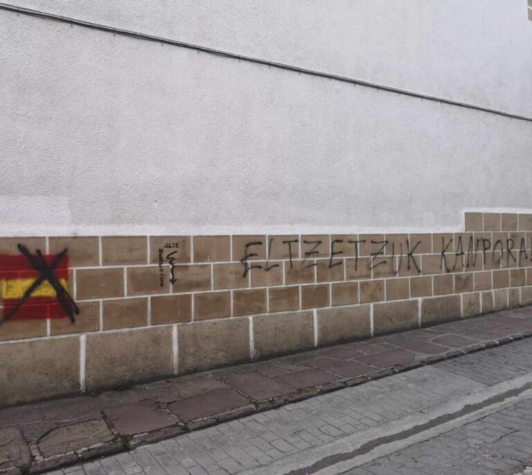 Aparecen pintadas contra la Guardia Civil en Navarra en el colegio al que acuden hijos de agentes