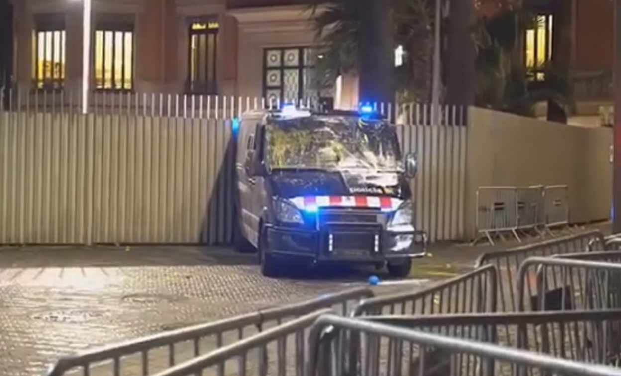 Un incendio precipita una operación policial contra los narcopisos de Barcelona