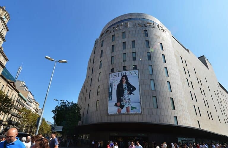 El Corte Inglés envía a Barcelona personal extra de seguridad para proteger sus tiendas