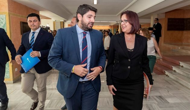 El presidente de Murcia, Fernando López Miras (PP), acompañado de la vicepresidenta, Isabel Franco (Cs)