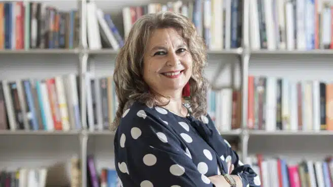 Elvira Roca: "Hay un gran empeño en mantener la historia en los carriles del franquismo"