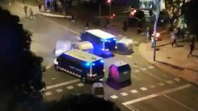 Una furgoneta de los Mossos atropella a dos manifestantes en Tarragona