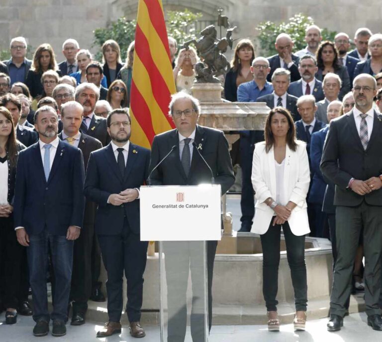El coronavirus no da tregua a la guerra civil en la Generalitat pero pospone las elecciones
