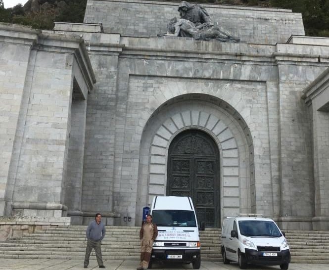 Los Hermanos Verdugo, la cuadrilla que abrirá la losa para exhumar a Franco