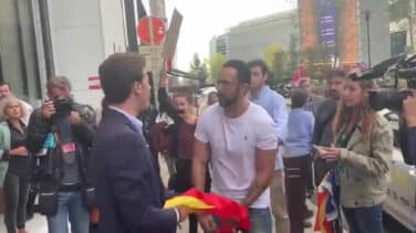 El rapero Valtonyc se enzarza con un miembro de Vox en Bruselas
