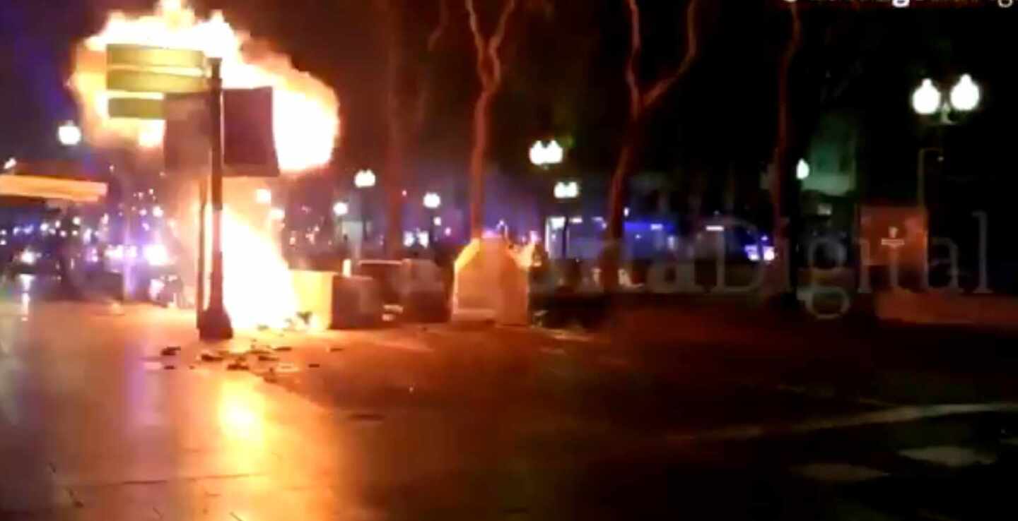 Grupos de radicales hacen explotar bombonas de gas en Tarragona