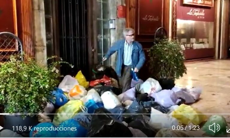El PSC "paga" la visita exprés de Pedro Sánchez con el ataque a su sede de Reus