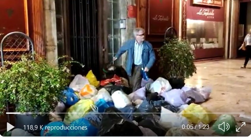 El PSC "paga" la visita exprés de Pedro Sánchez con el ataque a su sede de Reus