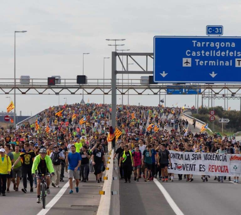 La huelga en Cataluña registra un seguimiento inferior al 50 % en la mayoría de sectores