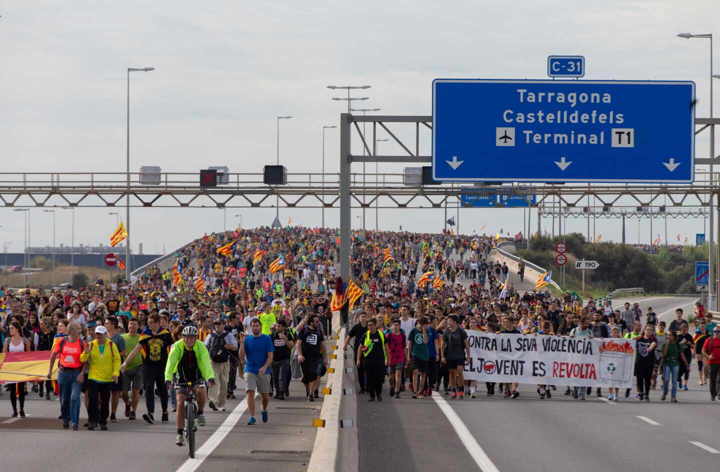 La huelga en Cataluña registra un seguimiento inferior al 50 % en la mayoría de sectores